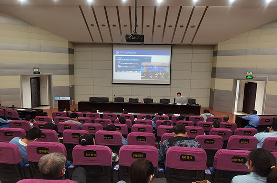 1635235202590353S6Le.jpg 刘志跃警官作报告.jpg